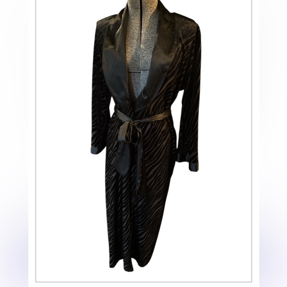 Black velvet zebra striped over sheer fabric robe  Jones New York